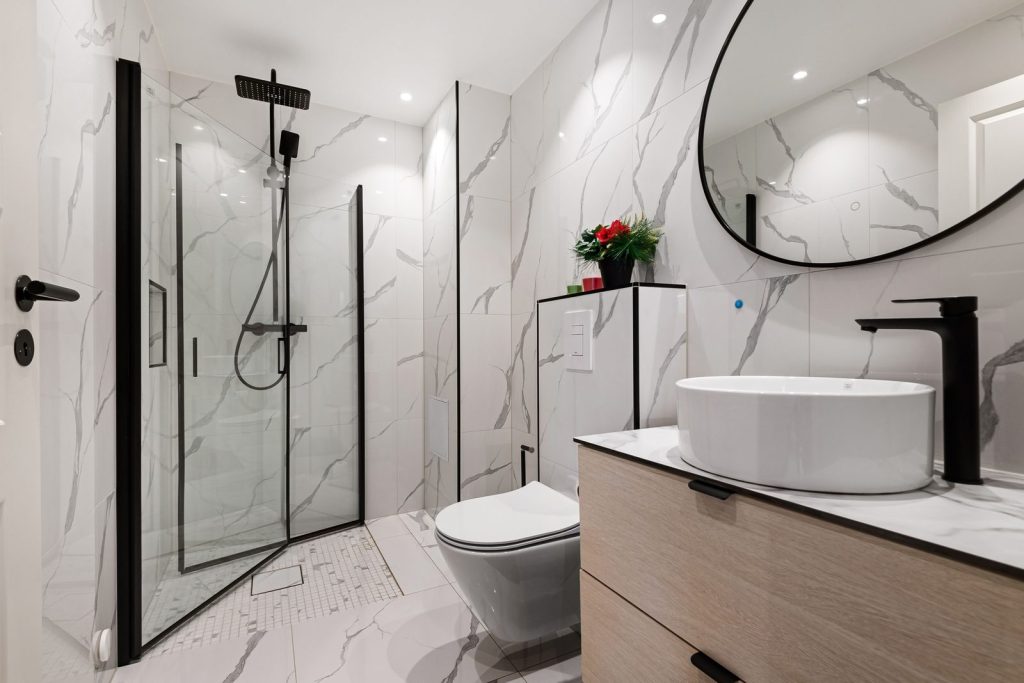 Rénover une petite salle de bain et optimiser l&rsquo;espace
