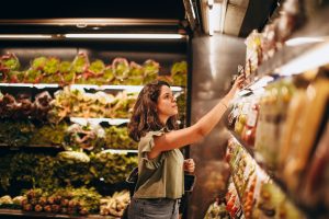 Courses en ligne vs supermarché : lequel économise plus