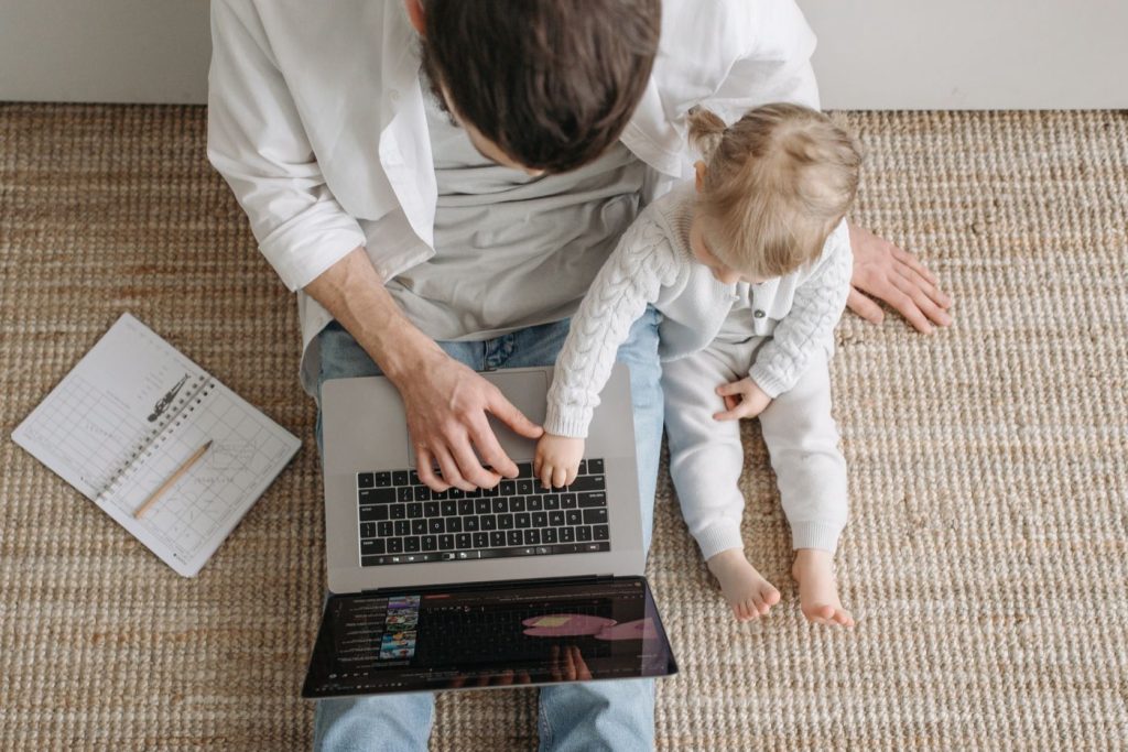 Choisir le prénom de son enfant en 2026 : tendances et méthode pour se décider