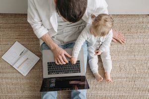 Choisir le prénom de son enfant en 2026 : tendances et méthode pour se décider
