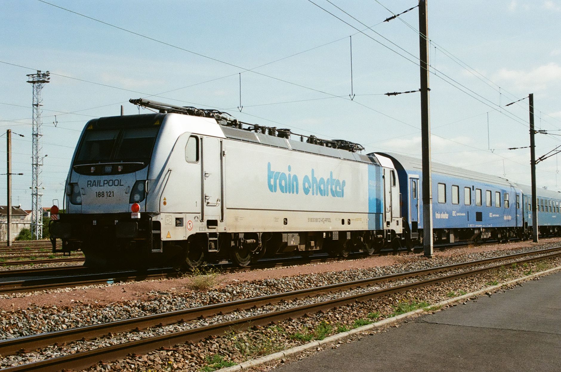 Paris : le choc des transports, entre vélo, voiture et trottinettes