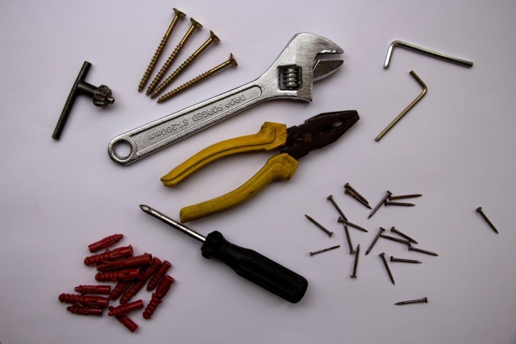 Outils essentiels pour débuter le bricolage à la maison