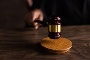 Patrick Bruel : assouplissement de son contrôle judiciaire