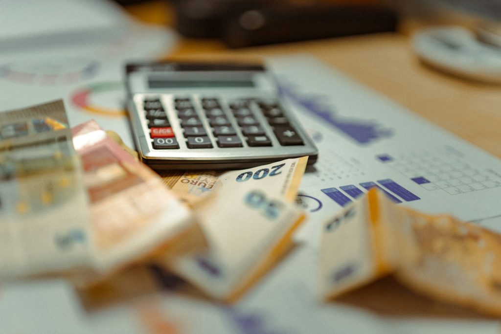 Économisez jusqu’à 300€ : Pourquoi tant de Français ne changent pas de banque ?
