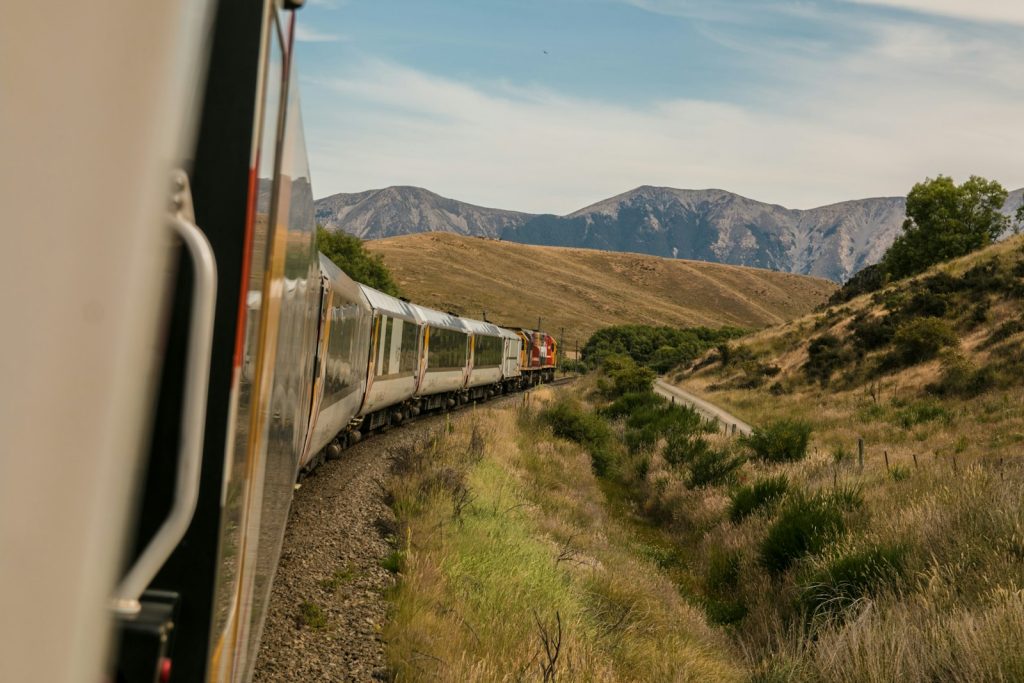 Voyager en train : 8 conseils pour un trajet réussi en 2026
