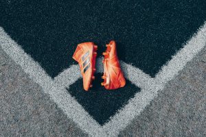 Kylian Mbappé et ses chaussures ON : des promesses qui font débat après une blessure