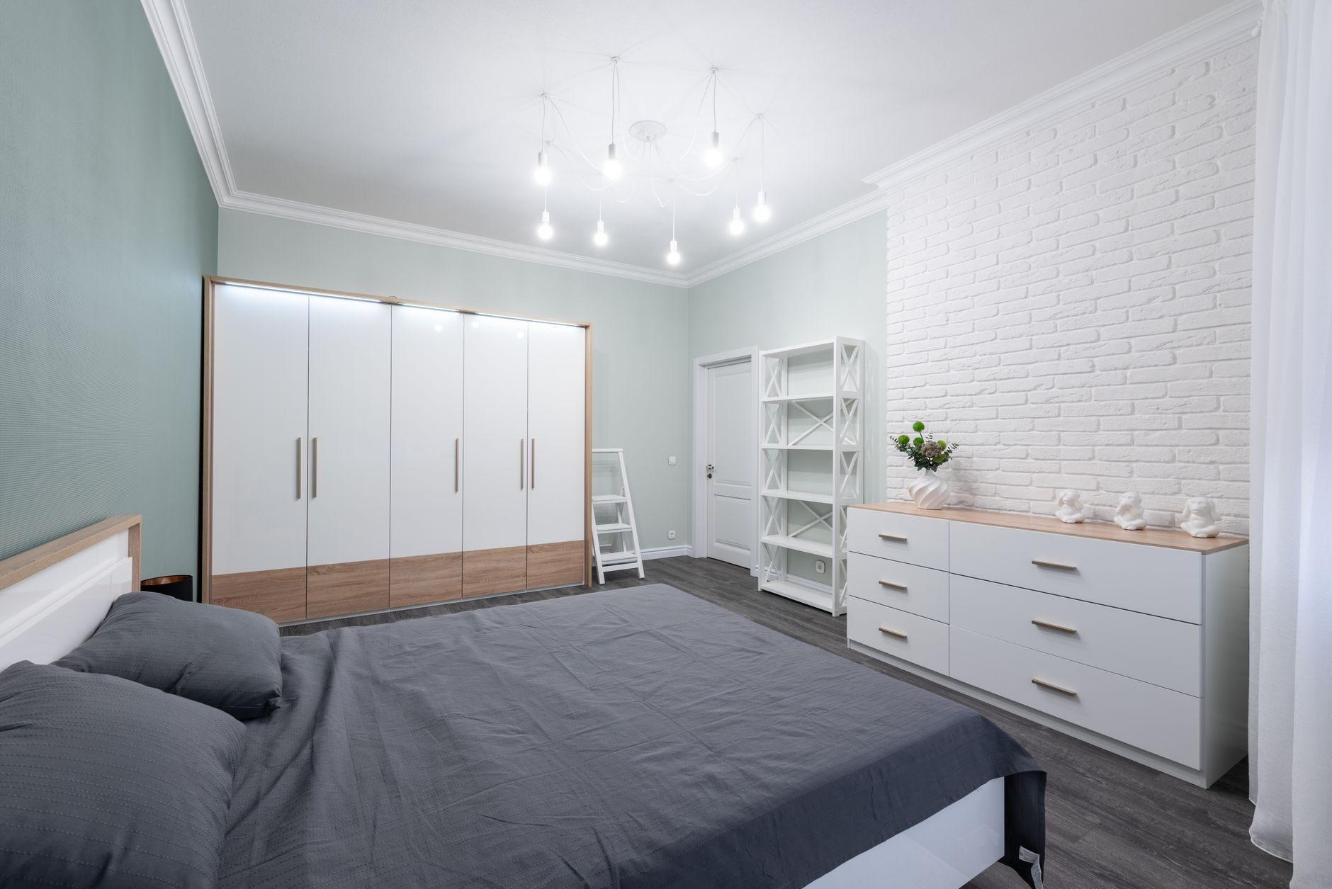 Optimiser le rangement d'une petite chambre