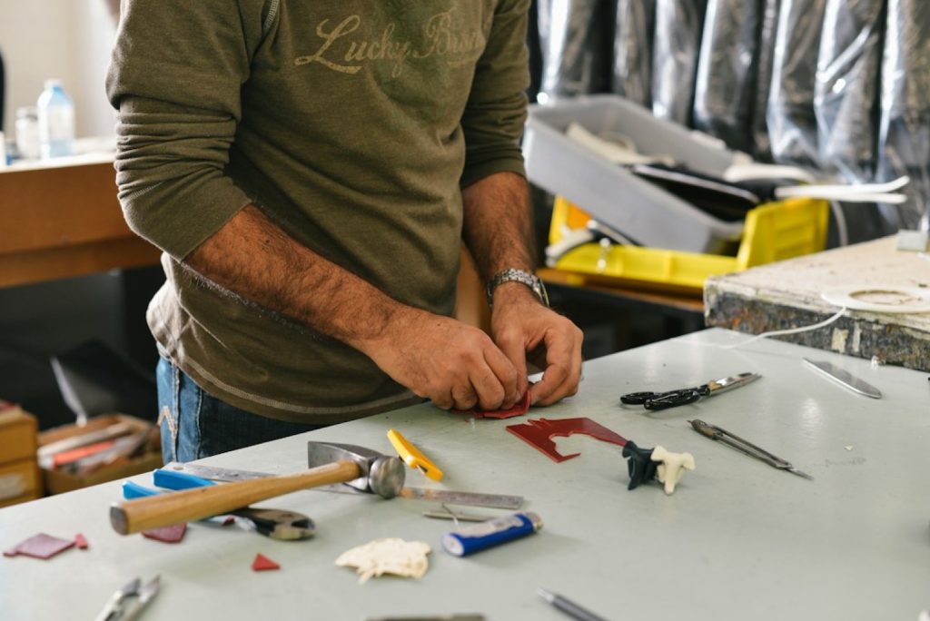Reconversion vers un métier manuel : les signaux qui ne trompent pas