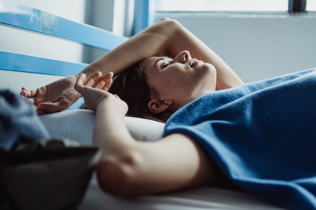Routines de sommeil et gestes quotidiens pour accélérer la récupératio