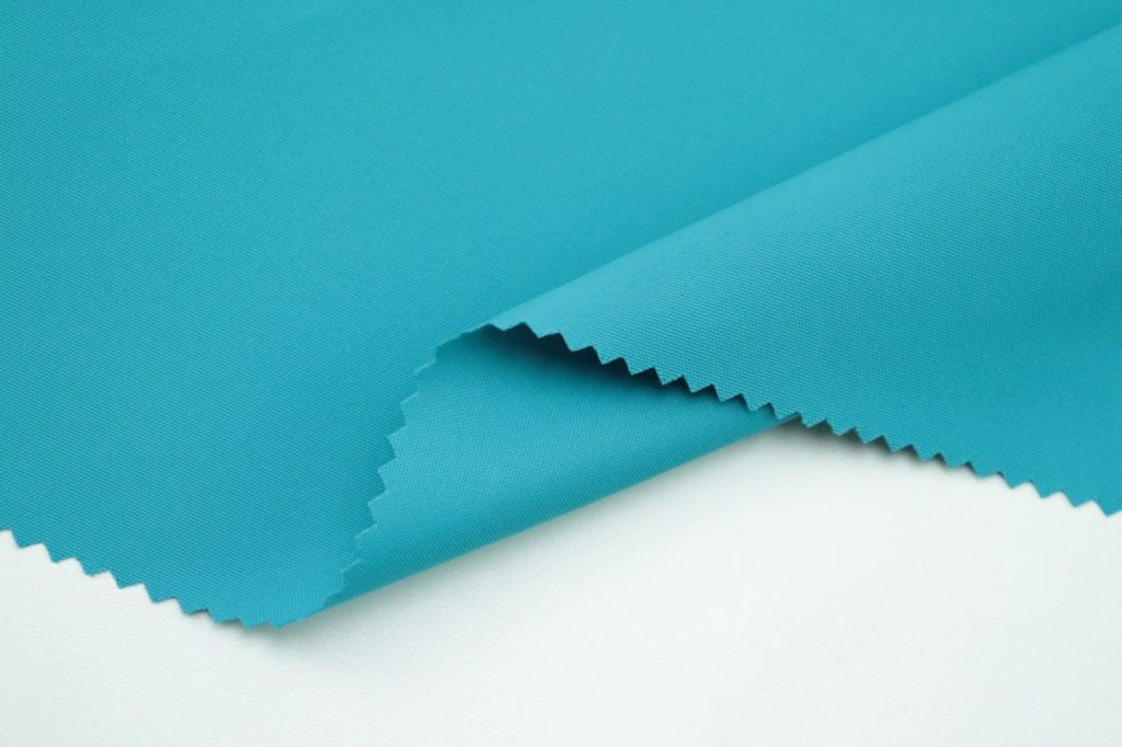 Tissu polyester recyclé : les repères à vérifier avant d’acheter