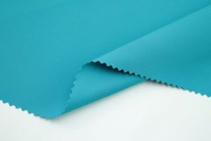 Tissu polyester recyclé : les repères à vérifier avant d’acheter